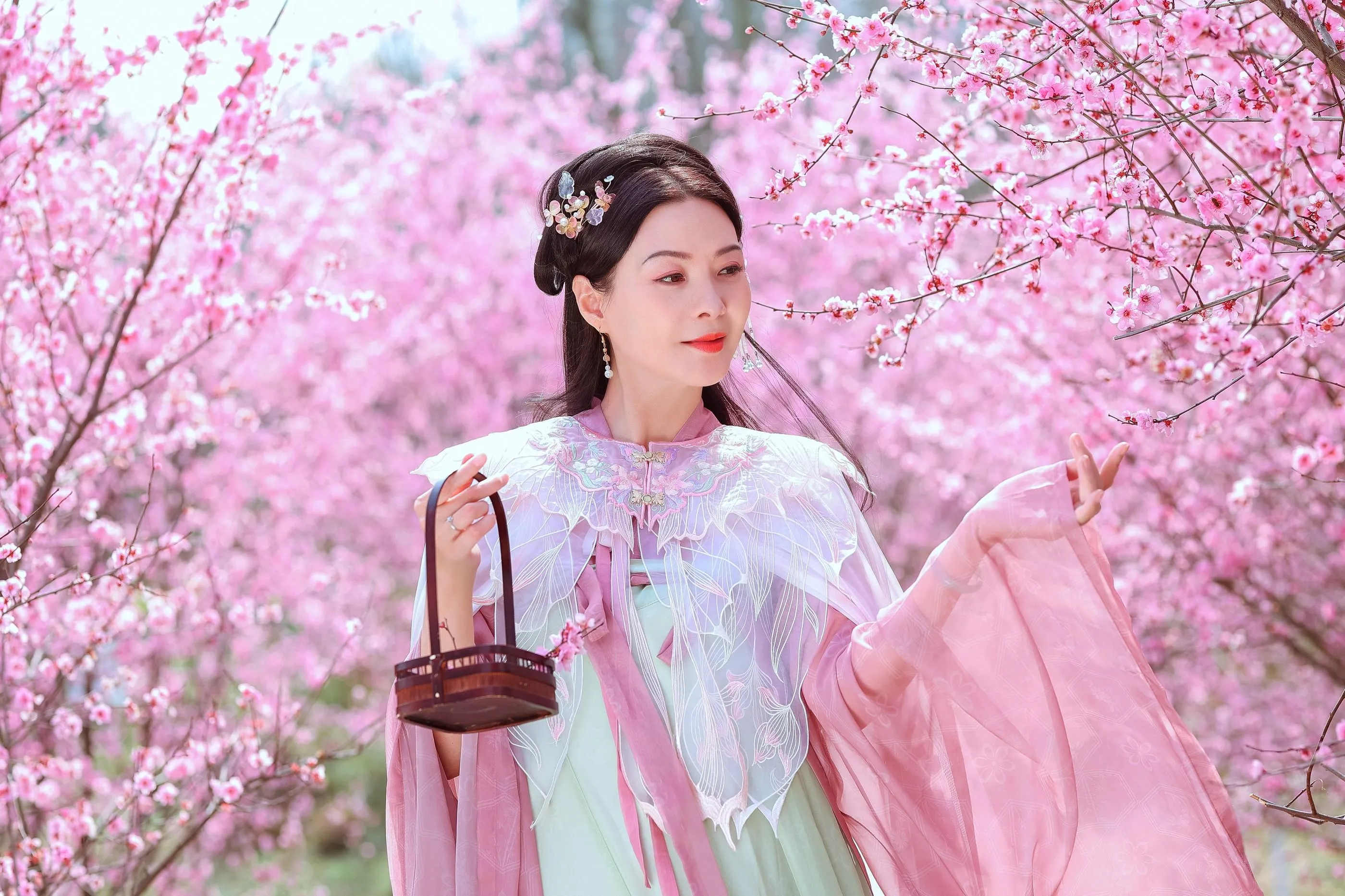 [艺图语] 2022.05.31 暖春樱色 莲 [38P]插图4